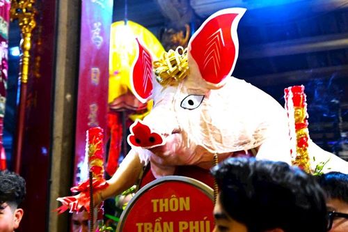 Độc đáo lễ rước 'Ông lợn' ở làng La Phù