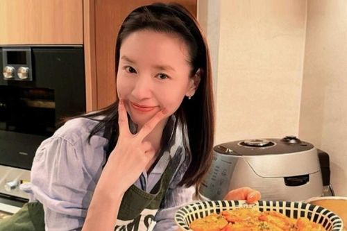 Đổng Khiết 44 tuổi đóng vai cô gái 21 tuổi