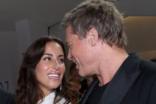Brad Pitt gửi thông điệp bí mật đến bạn gái Ines de Ramon tại Super Bowl 2025