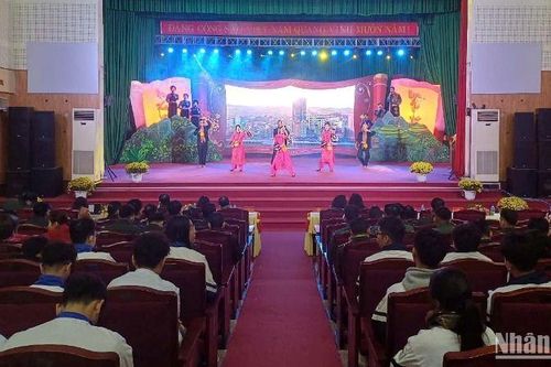 Cao Bằng: Ngày thơ Việt Nam với chủ đề 'Tổ quốc bay lên đón chào kỷ nguyên mới'