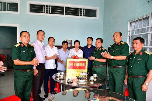 Quân khu 9: Thăm, động viên thanh niên tỉnh Kiên Giang nhập ngũ năm 2025