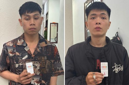 Hai chàng gặp chốt