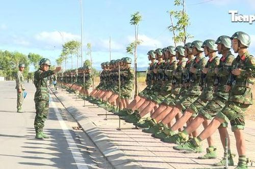 Bộ đội Quân đoàn 34 thao luyện cho cuộc diễu binh đặc biệt
