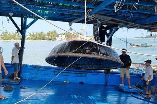 Quảng Nam: Tàu thuyền cấp tập 'lên đồ' vươn khơi đón lộc đầu năm