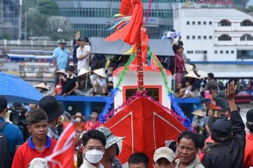 Lễ hội cầu an của người dân xóm chài miền Tây sông nước