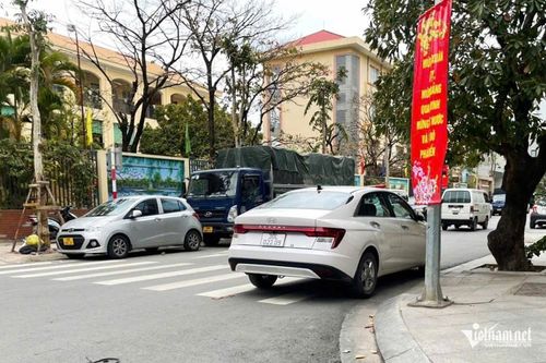 14 vị trí mặc định cấm dừng đỗ xe dù không có biển cấm, tài xế cần biết