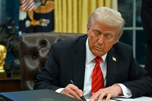 Ông Trump ký lệnh nới lỏng luật cấm các công ty Mỹ hối lộ quan chức nước ngoài