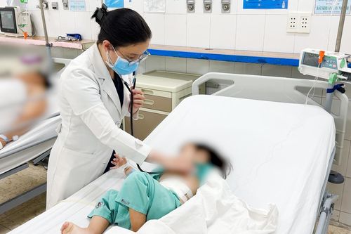Bé gái 2 tuổi nuốt 27 viên nam châm gây thủng ruột, dạ dày