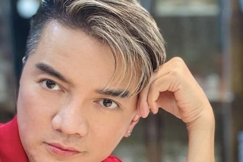 Đàm Vĩnh Hưng lại được tặng vàng, NSND Lệ Thủy U80 vẫn trẻ đẹp