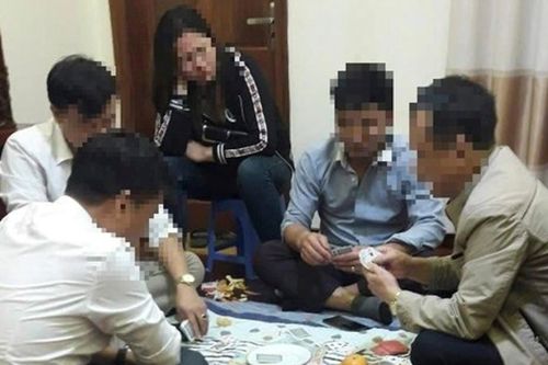 Phó chủ tịch xã Long Châu lên tiếng về hình ảnh nghi chơi bài ăn tiền