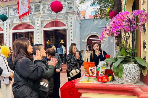 Xin lộc đầu năm - Nét đẹp tâm linh của người Việt