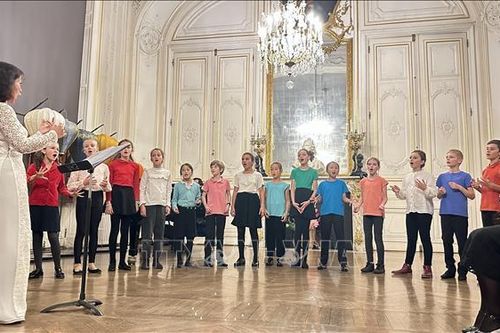 Dàn hợp ca Choeur Tim và làn điệu dân ca Việt Nam