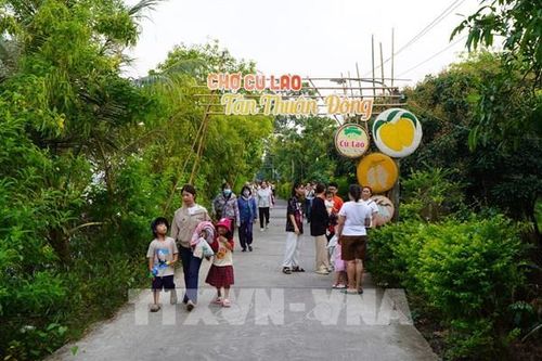 Chợ quê bên cồn ở Đồng Tháp