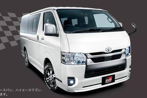 Lạ mắt Toyota Hiace độ ngoại thất thể thao chính hãng