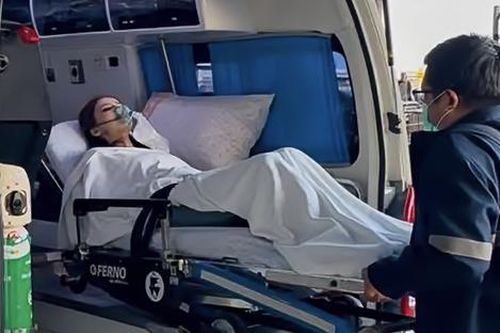 Một hoa hậu phải cấp cứu khi trên đường sang nước ngoài