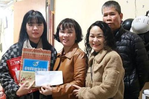 Hội LHPN Bắc Ninh động viên, tặng quà nữ tân binh nhập ngũ năm 2025