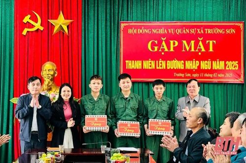 Hội Nông dân tỉnh trao quà động viên tân binh lên đường làm nghĩa vụ quân sự