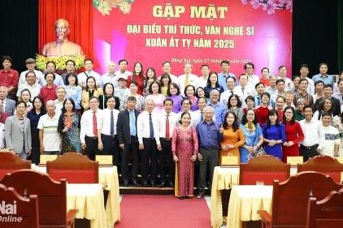 Khơi dậy và phát huy mạnh mẽ khát vọng cống hiến, năng lực sáng tạo của văn nghệ sĩ Đồng Nai trong thời kỳ mới