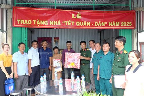 Ấm áp nghĩa tình 'Tết Quân - Dân'