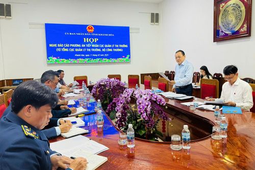 Phó Chủ tịch Thường trực UBND tỉnh Lê Hữu Hoàng làm việc về phương án tiếp nhận Cục Quản lý thị trường tỉnh