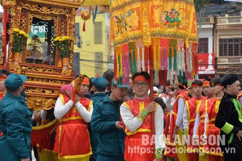 Giúp học sinh tìm hiểu văn hóa, lịch sử thông qua các lễ hội xuân