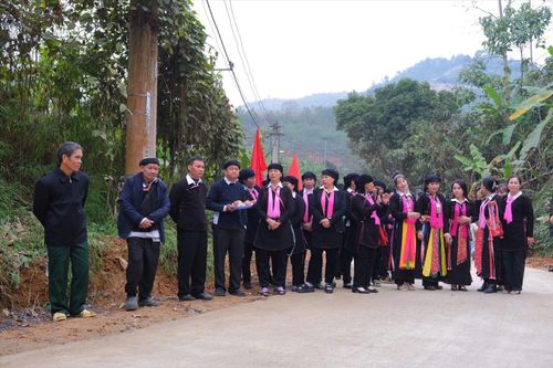 Nét đẹp văn hóa trong hội 'Hát qua làng' tại xã Bản Phiệt
