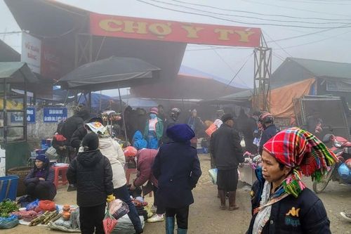 Độc đáo chợ phiên Y Tý