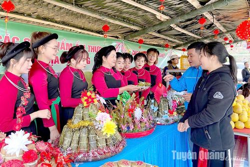 Hấp dẫn các loại bánh truyền thống của đồng bào Cao Lan