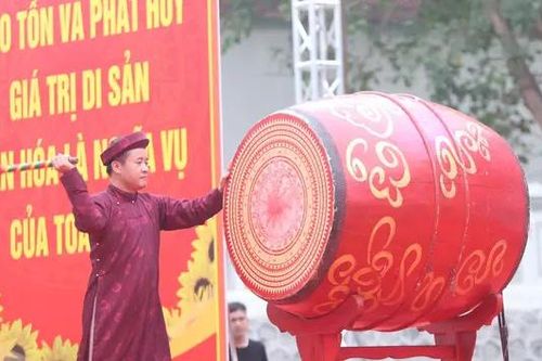 Khai hội Tản Viên Sơn Thánh, khởi động mùa du lịch