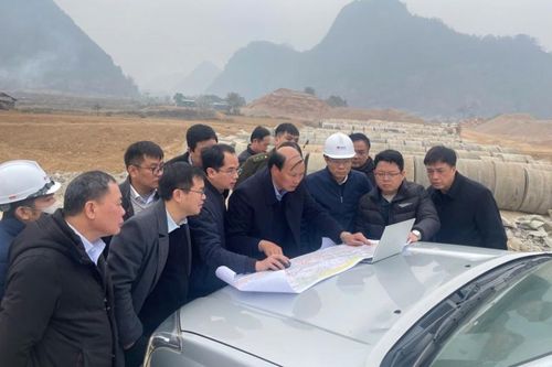 Phó Chủ tịch UBND tỉnh Hoàng Văn Thạch khảo sát các tuyến kết nối cao tốc và kiểm tra tiến độ thi công cao tốc Đồng Đăng - Trà Lĩnh