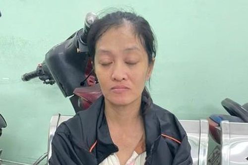 TPHCM: Công an tuần tra địa bàn, phát hiện 'nữ quái' tàng trữ ma túy