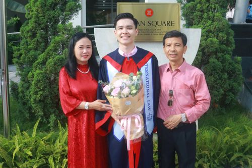 Thủ khoa Học viện Ngoại giao viết đơn xin nhập ngũ