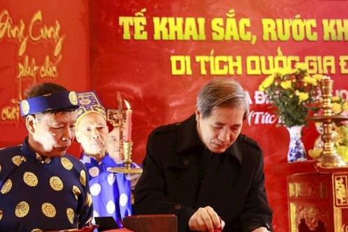 Khai ấn Lý triều Đại Vương 'Trấn Tây Thượng Đẳng' tại đền Voi Phục