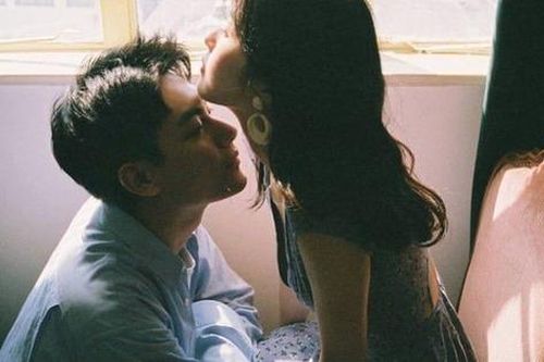 Gặp chàng họa sĩ trên mạng, vợ lừa chồng một vố đau rồi đi theo tiếng gọi của con tim