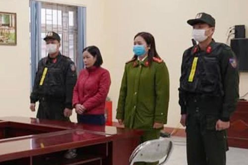Bắt Phó chủ tịch xã vì 'Lạm dụng chức vụ, quyền hạn chiếm đoạt tài sản'.