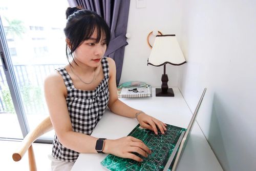 Sinh viên mê cách chatbot AI hỗ trợ học tập, 'chúc em yêu thi tốt'