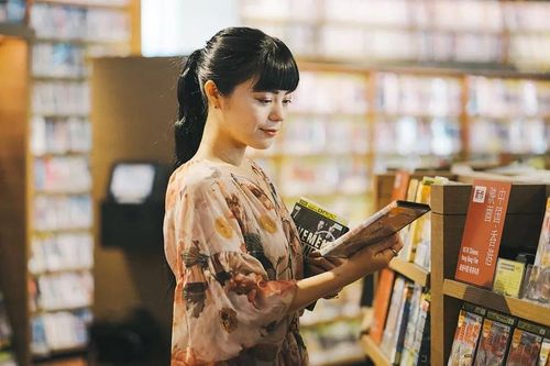 Tình trạng thua lỗ nghiêm trọng của ngành sách Nhật Bản