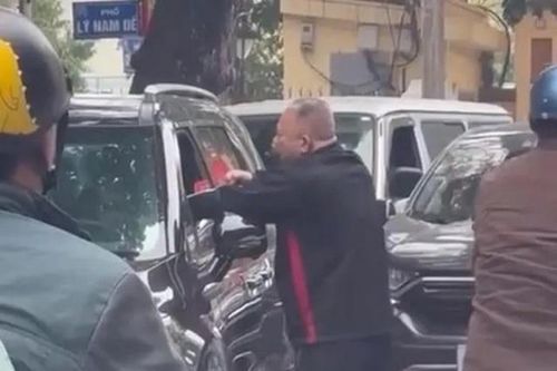 Thông tin vụ tài xế ôtô bị đánh trên phố Cửa Đông ở quận Hoàn Kiếm