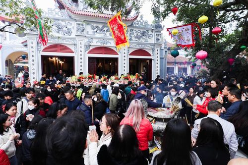 Phủ Tây Hồ hướng tới sự văn minh, an toàn trong mùa lễ hội đầu năm