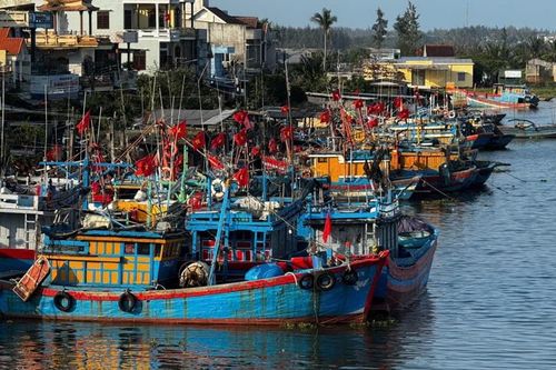 Chuyện oái ăm đầu năm: làm nghề biển không thể ra biển