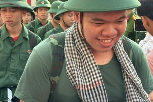 Lộ diện 3 'bóng hồng' ở TP Hồ Chí Minh tình nguyện nhập ngũ