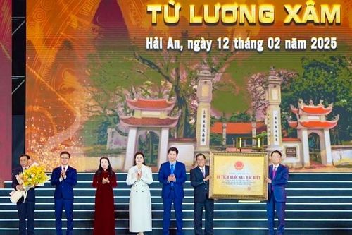 Tưng bừng khai mạc Lễ hội Từ Lương Xâm và đón nhận Bằng xếp hạng Di tích quốc gia đặc biệt