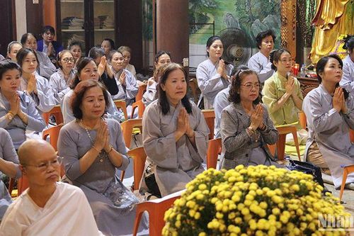 Lễ đón Rằm tháng Giêng của người Việt Nam tại Lào
