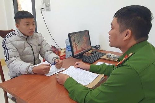 Trộm vàng để mua 'táo'