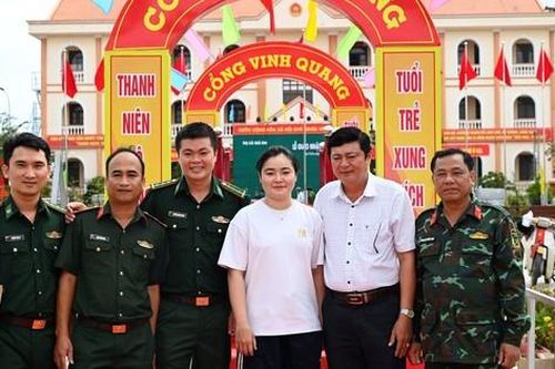 'Bóng hồng' Bạc Liêu tình nguyện tòng quân