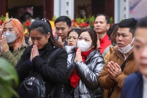 Cảnh đông đúc ở phủ Tây Hồ