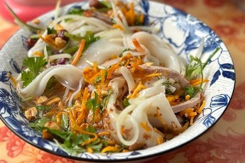 Món phở không chan nước dùng ở Lạng Sơn, khách ăn vài bát giải ngán
