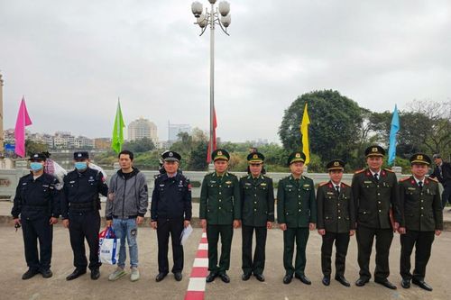 Bàn giao người nước ngoài xuất, nhập cảnh trái phép vào Việt Nam