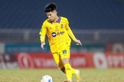 Lê Đình Long Vũ là chân ái bên cánh phải
