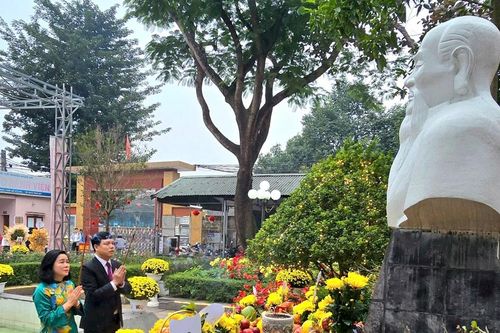 Dâng hương tưởng niệm 234 năm ngày mất của Đại danh y Hải Thượng Lãn Ông Lê Hữu Trác